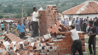 Протестиращите в Гърмен блокираха кметството за половин час