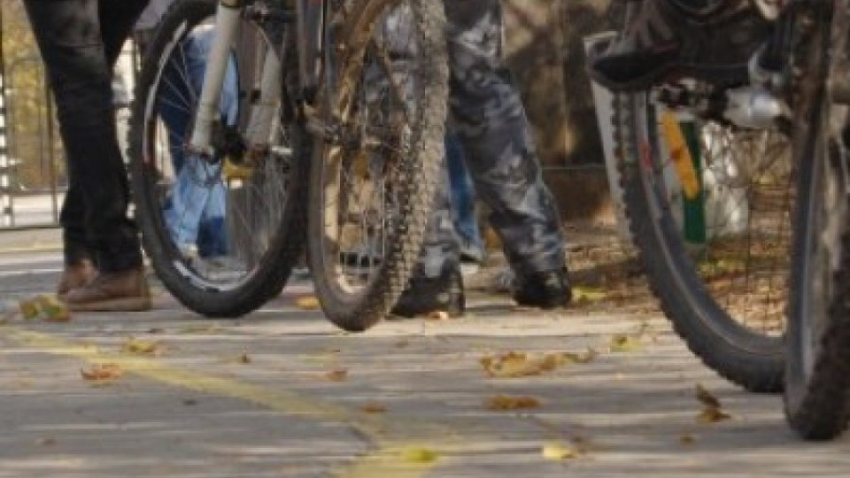18-годишна помете велосипедист с колата си | StandartNews.com