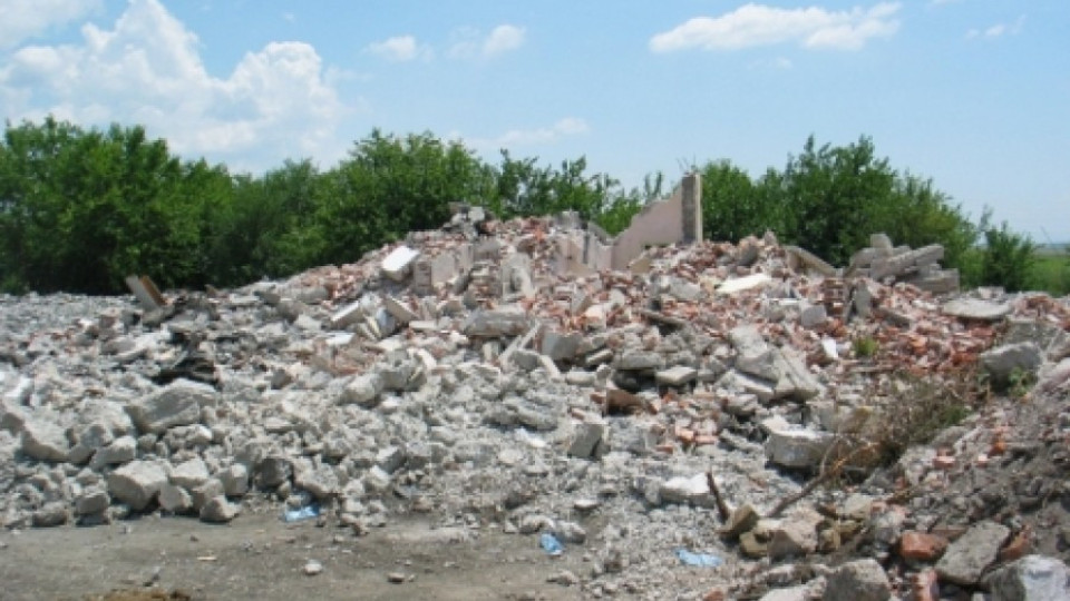 Спипаха роми да грабят арматура от стара фабрика в Чирпан | StandartNews.com