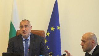 Държавата реши: Няма да скача цената на тока