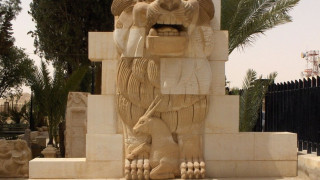 Джихадисти разрушиха статуя на 2000 г.