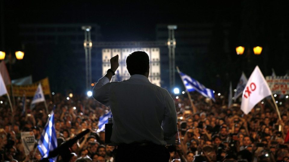 Хиляди излязоха по улиците на Атина преди деня за размисъл  | StandartNews.com