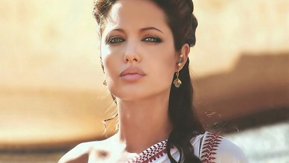 Анджелина Джоли ще става императрица | StandartNews.com