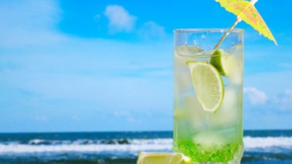 Коктейли с шампанско хит край плажа | StandartNews.com