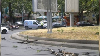 Тролейбусни жици за малко не убиха жена