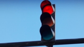 Светофар на странно място на булевард в "Младост"