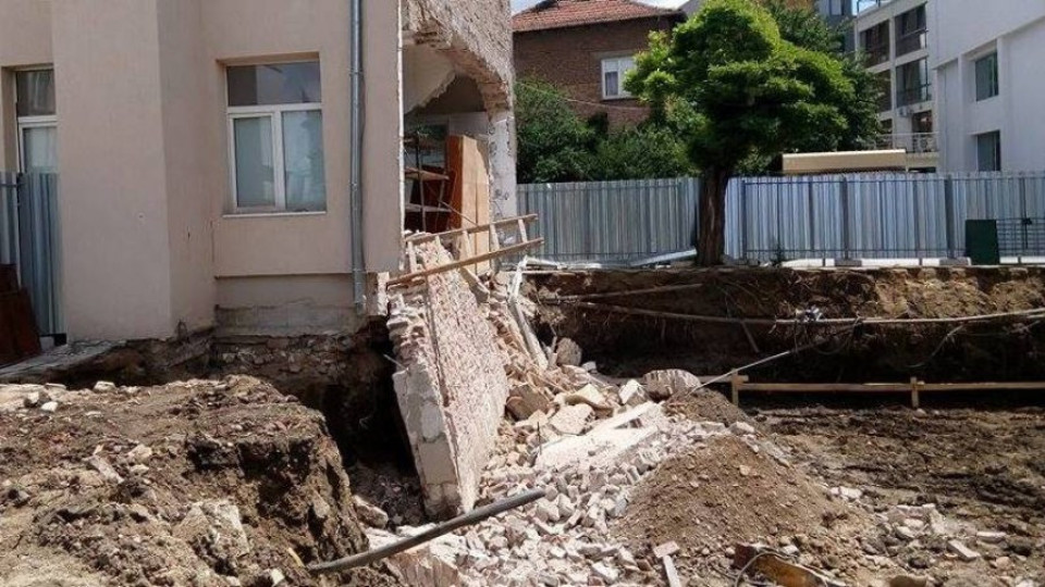 Нова комисия ще разследва падналата стена на математическата гимназия в Казанлък | StandartNews.com