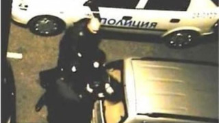 Разкриха полицаите от скандалния клип
