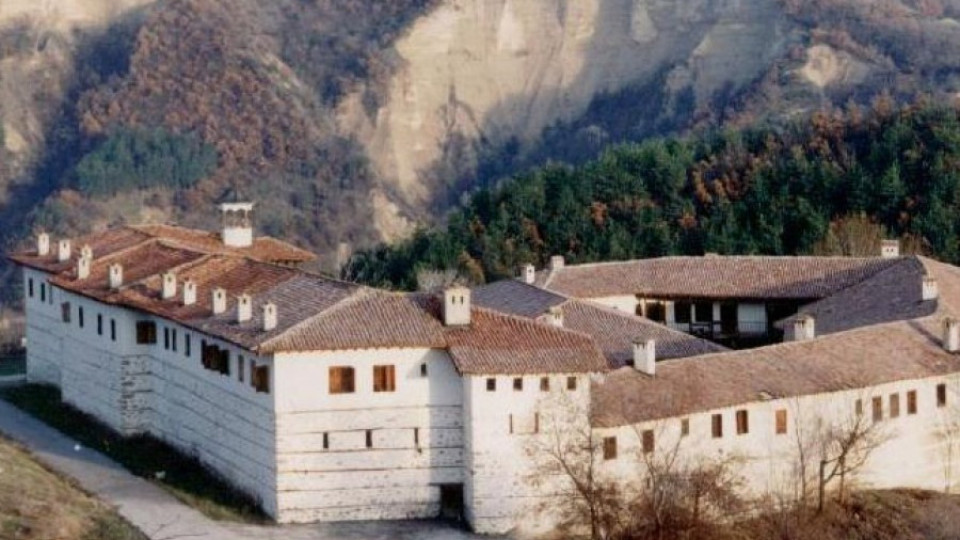 Отпушват пътя за Роженския манастир | StandartNews.com