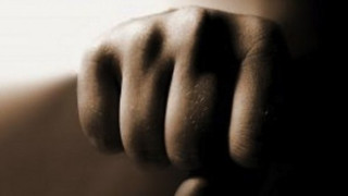 Младежи се млатиха с кошчета за боклук в Сандански