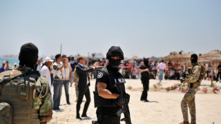 Тунис вдига стена по границата с Либия