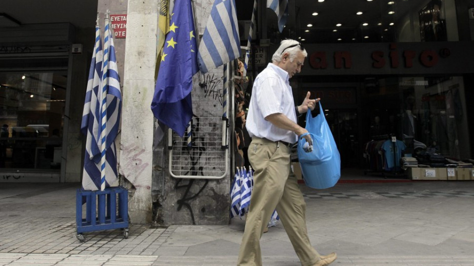 „Шанел" по ценен от парите в Гърция | StandartNews.com