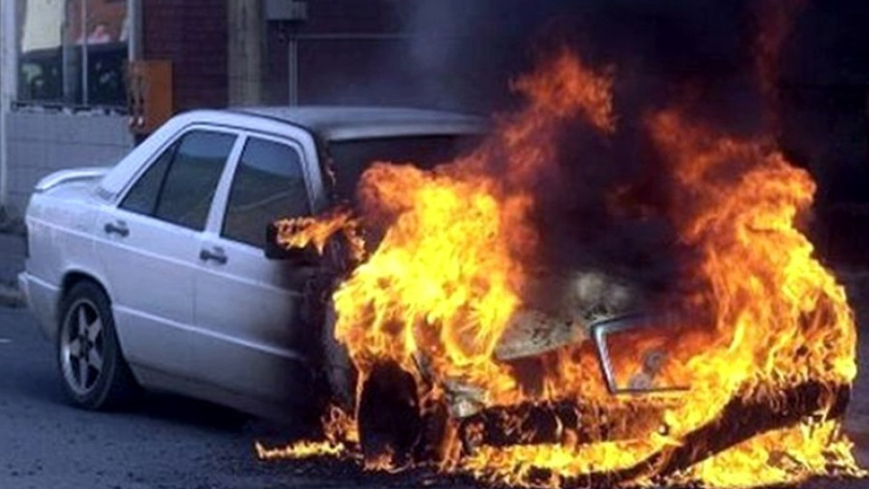 “Мерцедес” изгоря тази нощ в Кърджали  | StandartNews.com