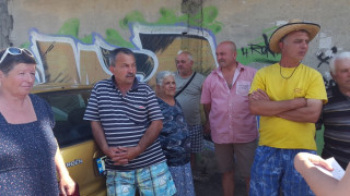 Производители на праскови заплашват с блокада на пътя Добрич - Силистра