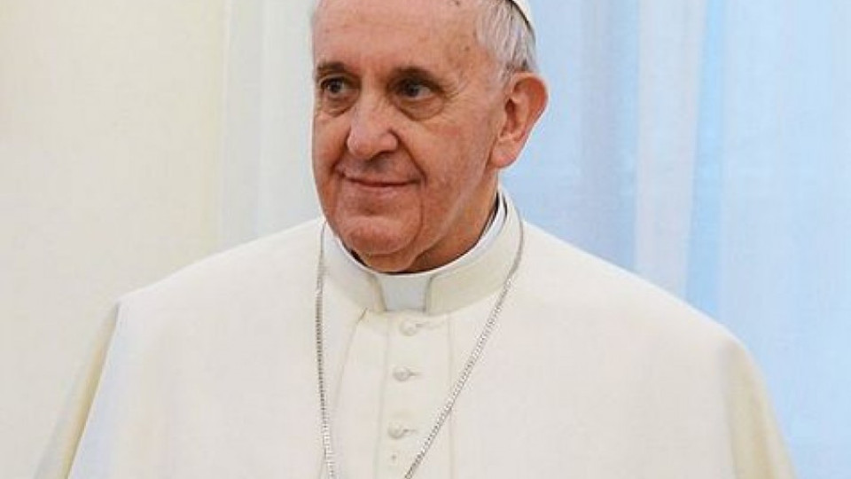 Папата пи чай и дъвка листа от кока | StandartNews.com