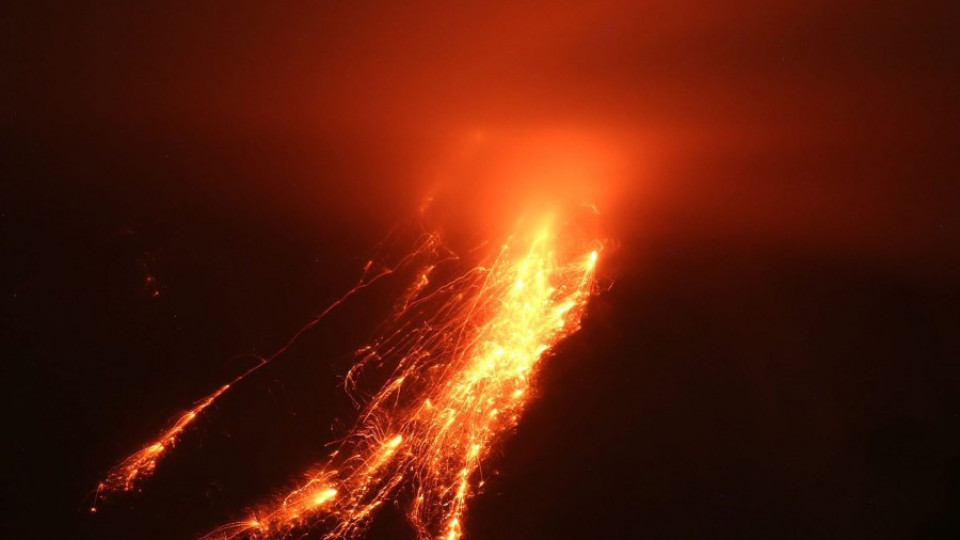 Вулканът Колима изригна, стотици се евакуираха (ВИДЕО) | StandartNews.com