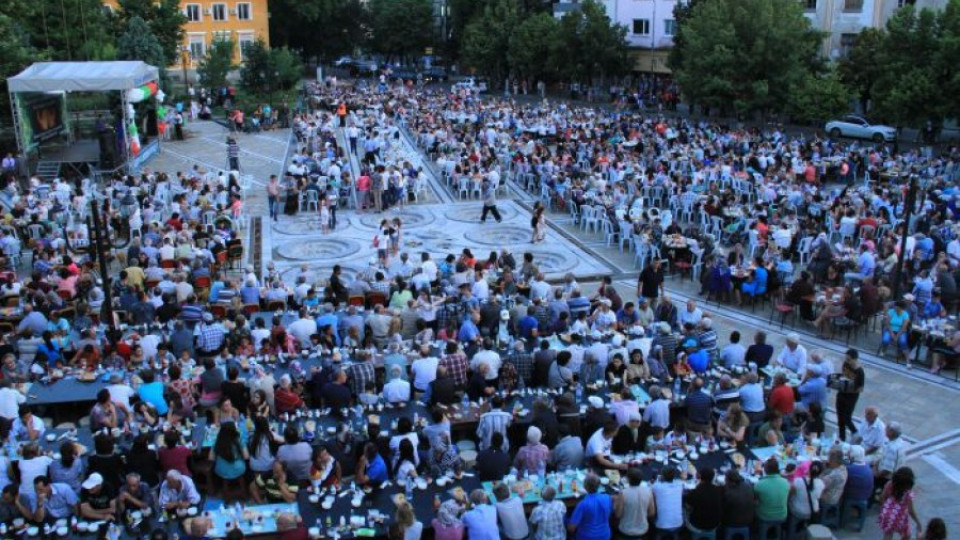 Над 3 000 на ифтар в Момчилград | StandartNews.com