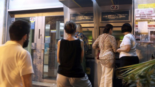 Гръцките банки разпродават всичко на Балканите