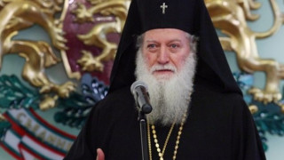 Патриарх Неофит поиска паметник на Борис Покръстител