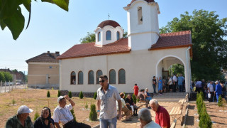  В Долно Озирово осветиха нов храм, първият в селото