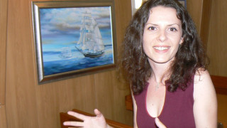 Художничка дебютира с плаваща изложба на борда на "Роял Хелена"