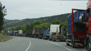 Без тирове по пътищата заради жегата
