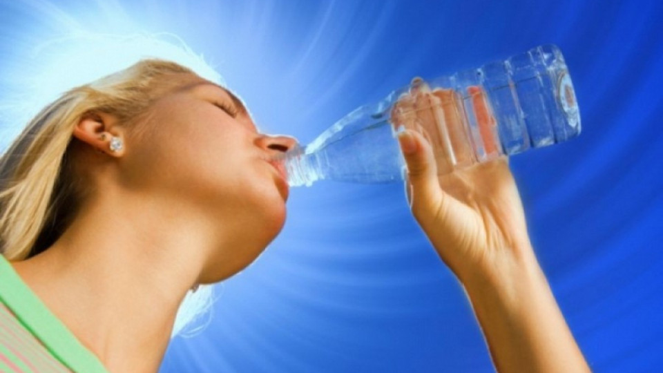 Кардиолог: Не пийте от пластмасови бутилки в жегите | StandartNews.com