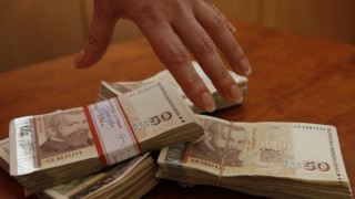 Минималната заплата до 55% от средната