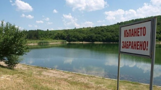 Ограждат водоеми срещу неразумни плувци