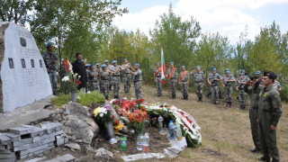 Почит към загинали при гасене на пожар офицери