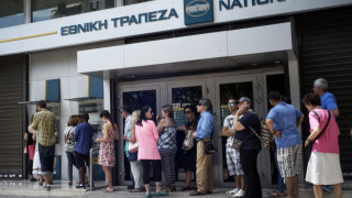 Гърците ще могат да изнасят до 2000 евро в чужбина