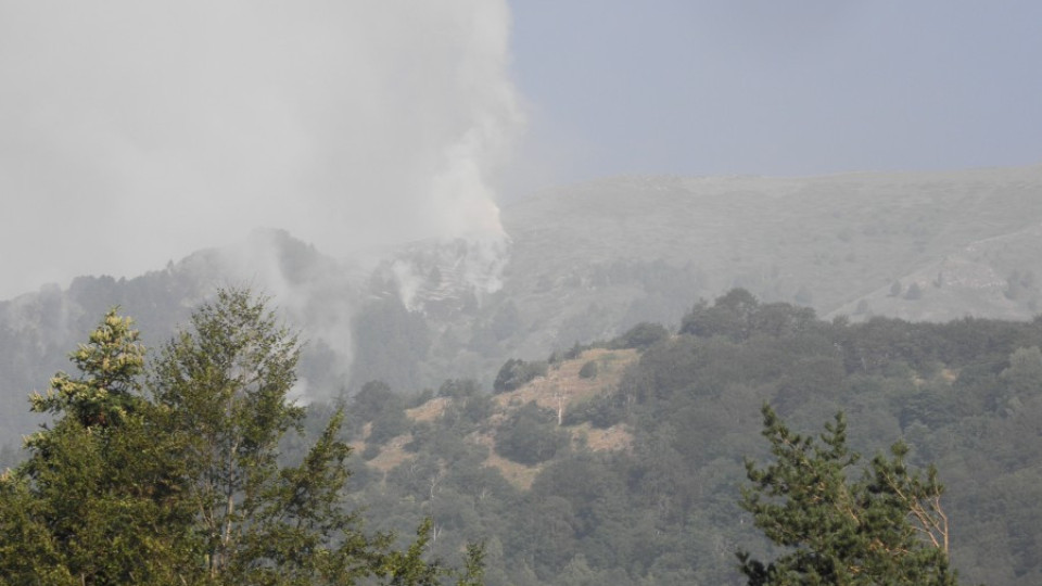 Трети ден бушува пожарът над Рилския манастир | StandartNews.com