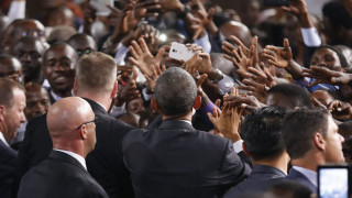 Кръстиха кенийче на самолета на Обама