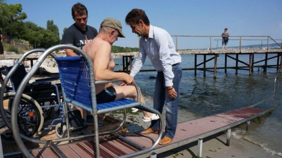 Окрадоха „Водното конче" за достъп на хора с увреждания в морето | StandartNews.com