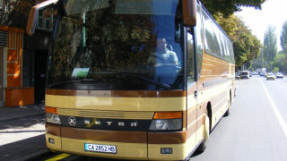 Проблем с автобуса остави туристи на пътя