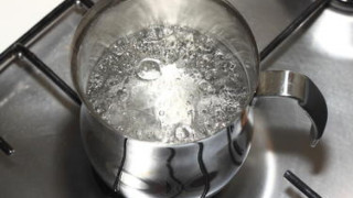 2-годишно дете почина след като се заля с вряла вода 