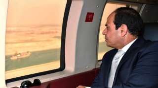 Египет очаква $15 млрд. от новия Суецки канал