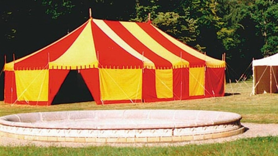 Двама загинаха при рухването на циркова палатка | StandartNews.com