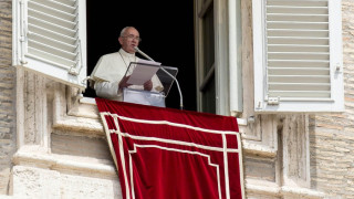 Ватикана осигурява душ и чисто бельо за бездомници
