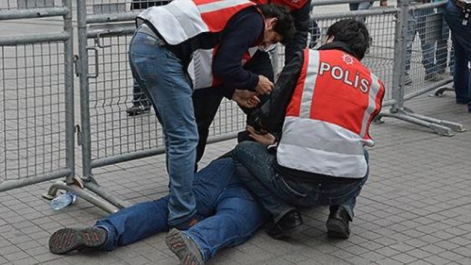 Полицейска операция събуди Истанбул | StandartNews.com