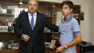Красен Кралев награди шампиона Адриан Андреев