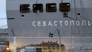 Оланд отказа на Путин за корабите "Мистрал"