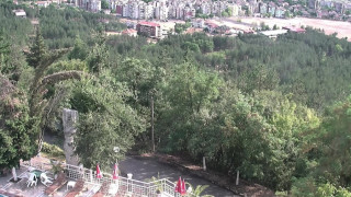 Кръстиха Нури Адалъ парка в Момчилград