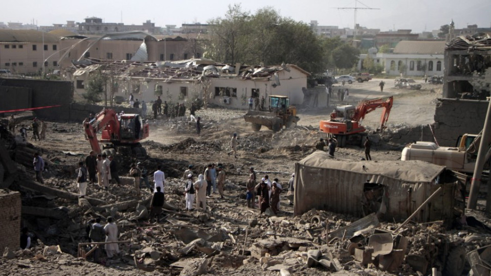 Камикадзе уби 17 и рани 400 в Кабул | StandartNews.com