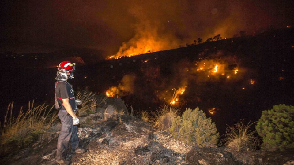 Евакуираха испанци заради пожари (ВИДЕО) | StandartNews.com