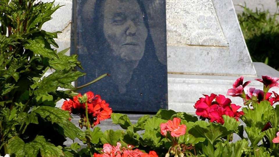 Руснаци се поклониха пред паметта на Ванга | StandartNews.com