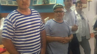 Бойко Борисов откри Клуб на моряка облечен с моряшка тениска