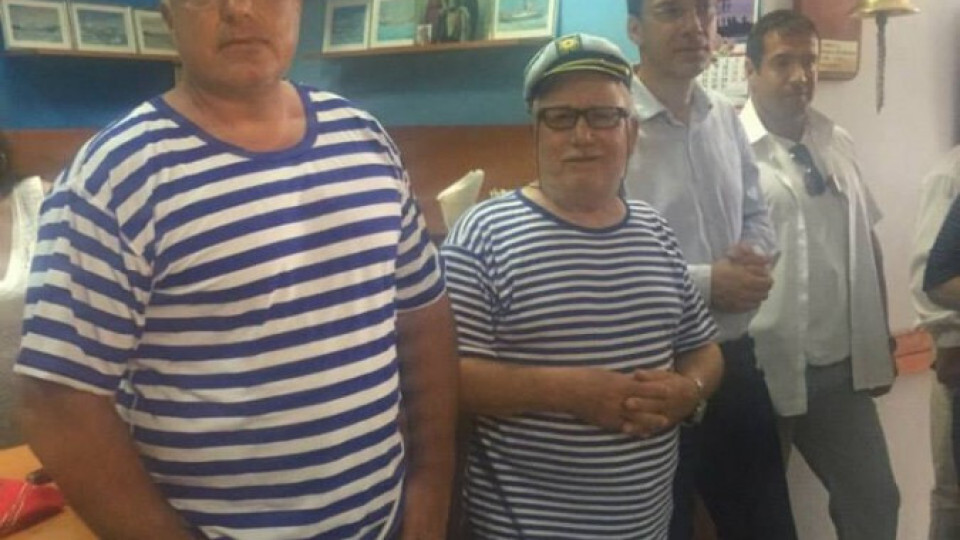 Бойко Борисов откри Клуб на моряка облечен с моряшка тениска | StandartNews.com