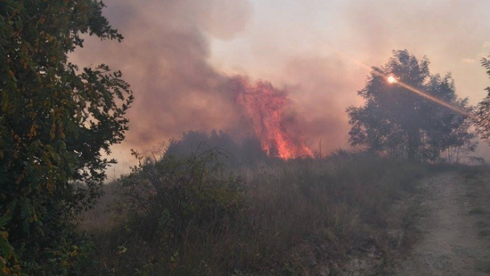 Пожар лумна между Казанлък и Мъглиж | StandartNews.com
