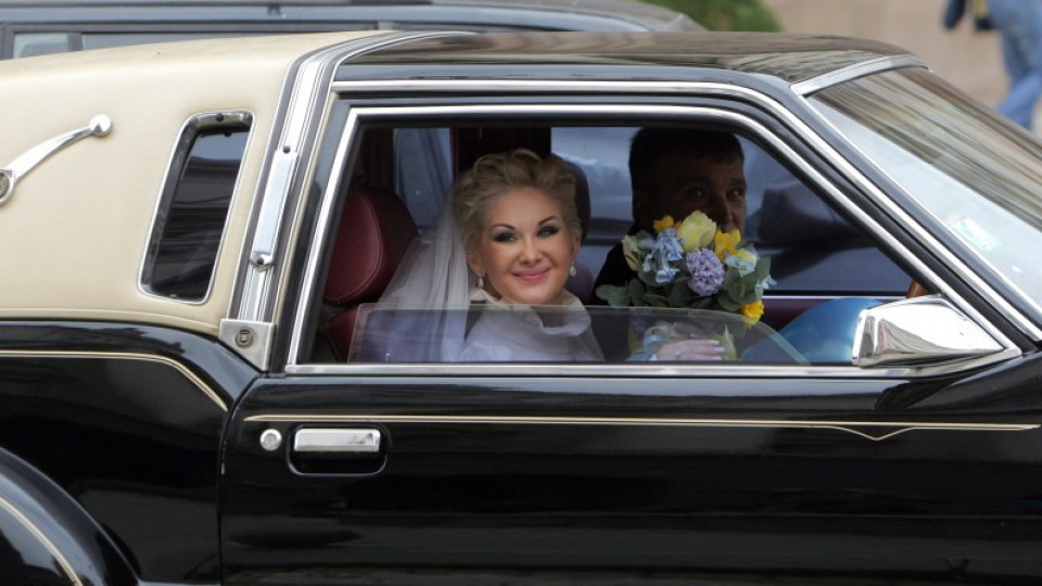 В Сатовча спряха сватбите под прозорците на хората | StandartNews.com